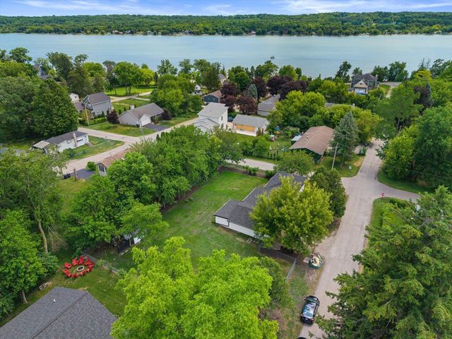 W3990 Longfellow DRIVE, Lake Geneva, WI 53147