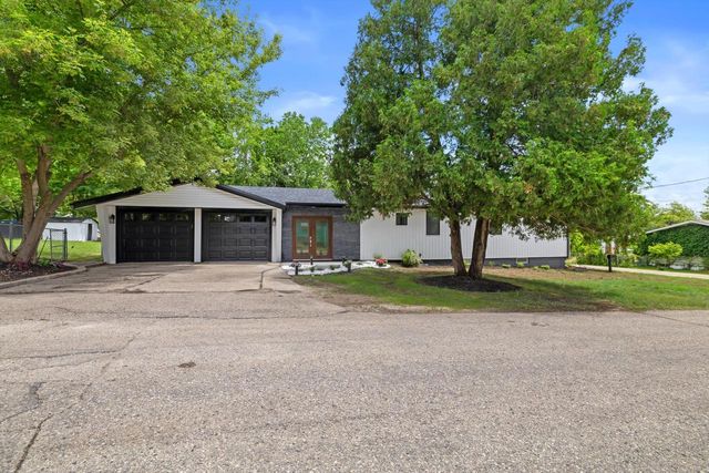 W3990 Longfellow DRIVE, Lake Geneva, WI 53147