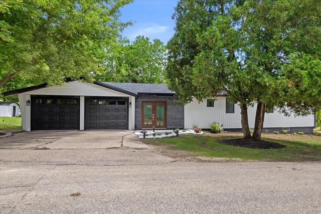 W3990 Longfellow DRIVE, Lake Geneva, WI 53147