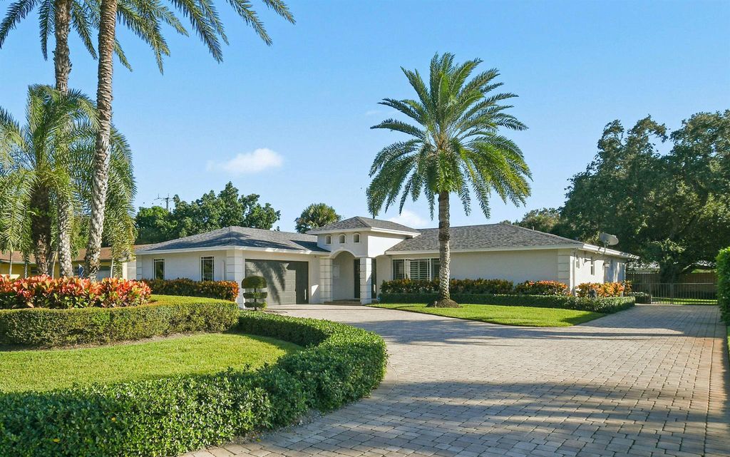 2512 Oak Drive, Palm Beach Gardens, FL 33410