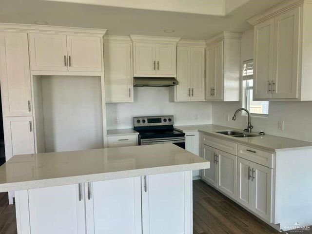 2203 N 109th Street, Alton, TX 78573