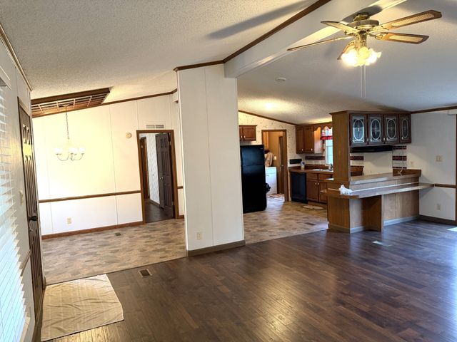 270 Cooper Ln, Smithville, TN 37166