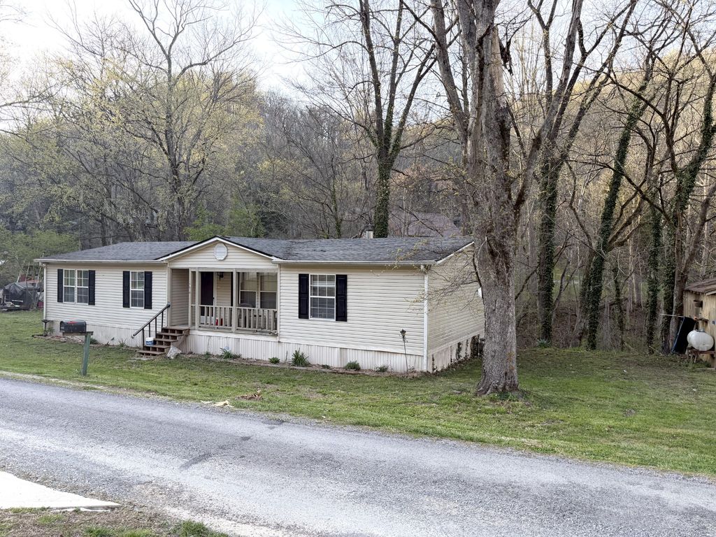 270 Cooper Ln, Smithville, TN 37166