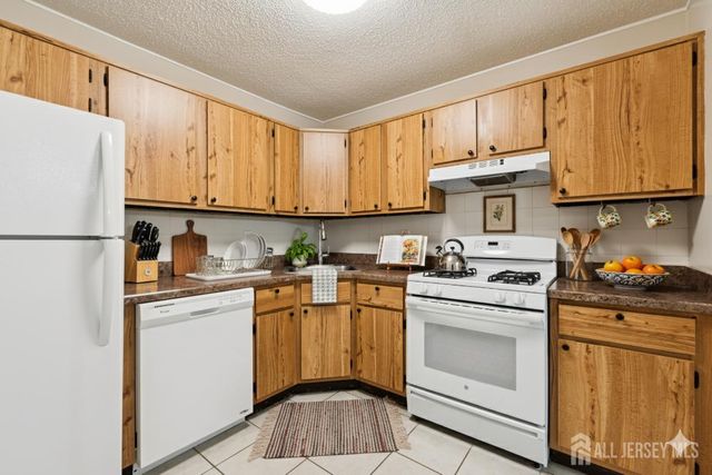 20 AUSTIN Court 7, Freehold Twp, NJ 07728