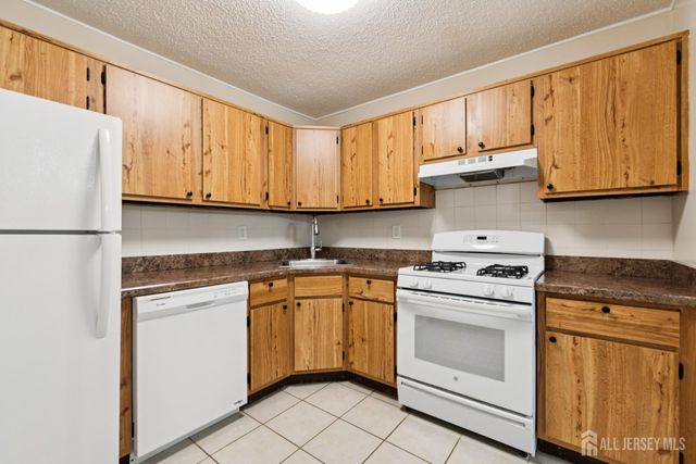 20 AUSTIN Court 7, Freehold Twp, NJ 07728