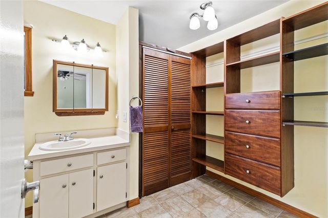 4861 COLONNADES CIRCLE E, Lakeland, FL 33811