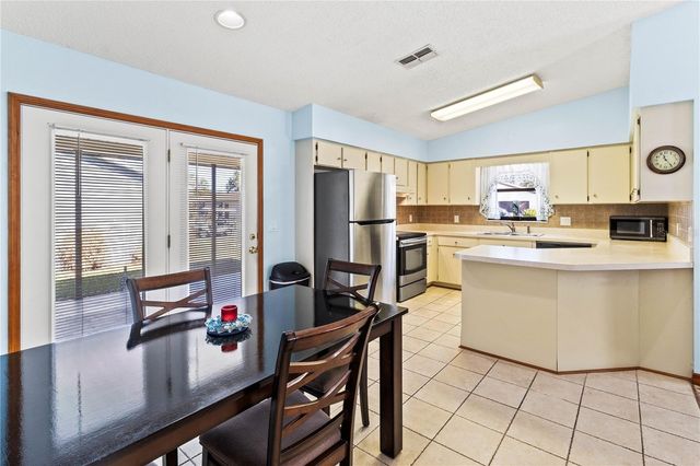 4861 COLONNADES CIRCLE E, Lakeland, FL 33811