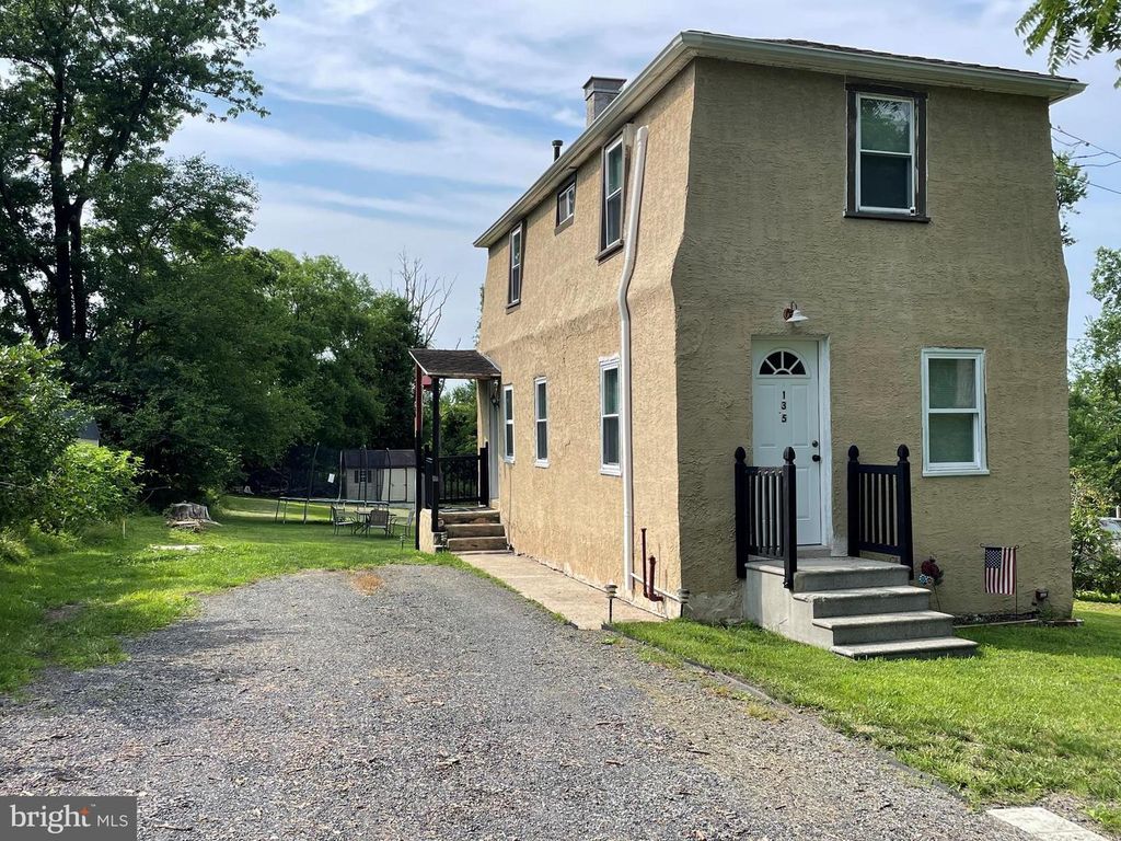135 JUNIPER ST, Pottstown, PA 19464