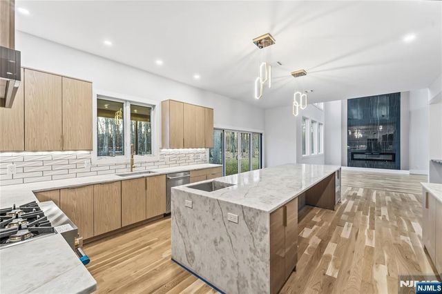 794 Blauvelt Street, River Vale, NJ 07675