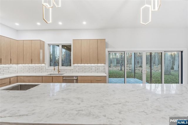 794 Blauvelt Street, River Vale, NJ 07675