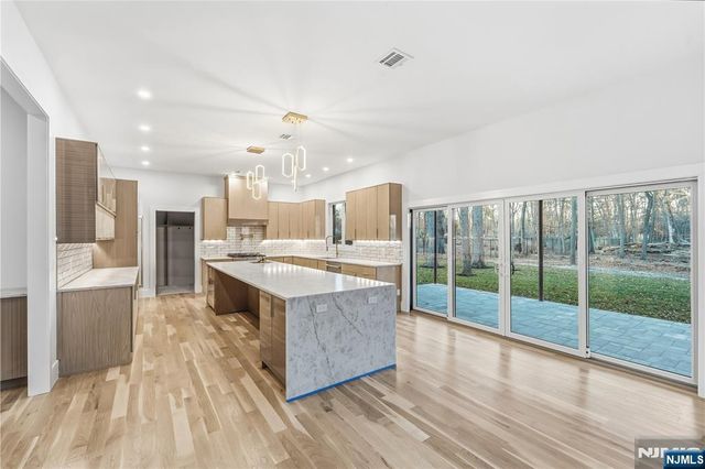 794 Blauvelt Street, River Vale, NJ 07675