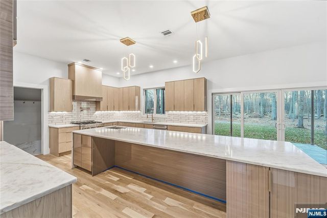 794 Blauvelt Street, River Vale, NJ 07675