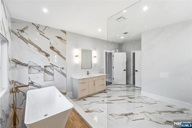 794 Blauvelt Street, River Vale, NJ 07675