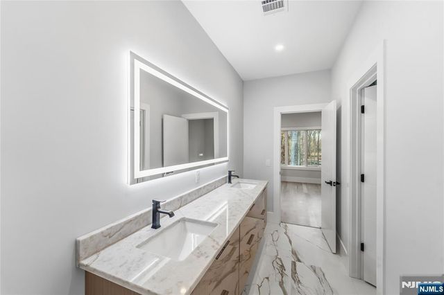 794 Blauvelt Street, River Vale, NJ 07675