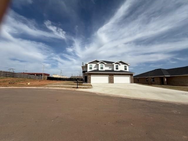 303 Aaran Way, Yukon, OK 73099