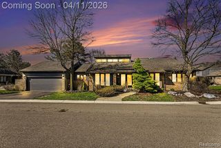 5950 Pinetree Drive, West Bloomfield, MI 48322