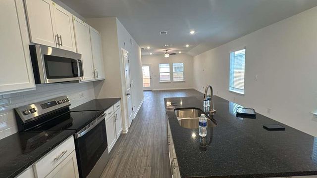 444 Breccia TRL, Liberty Hill, TX 78642