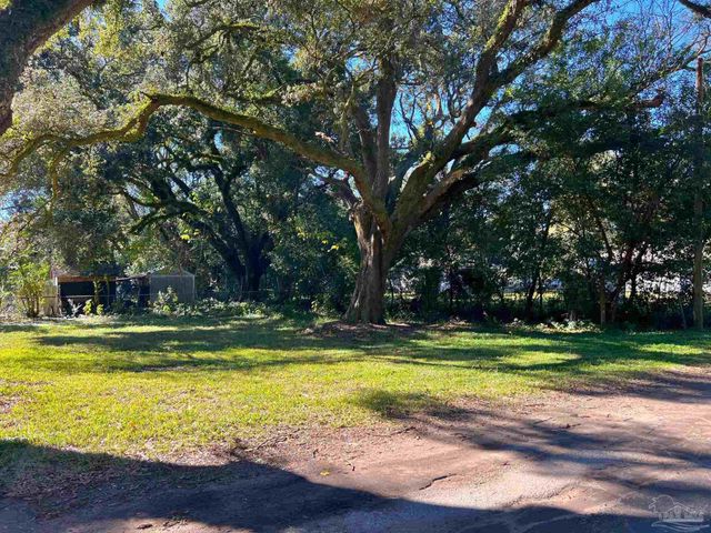 5 Simon Ct, Pensacola, FL 32505