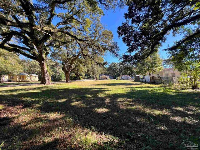 5 Simon Ct, Pensacola, FL 32505