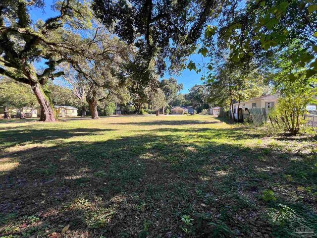 5 Simon Ct, Pensacola, FL 32505