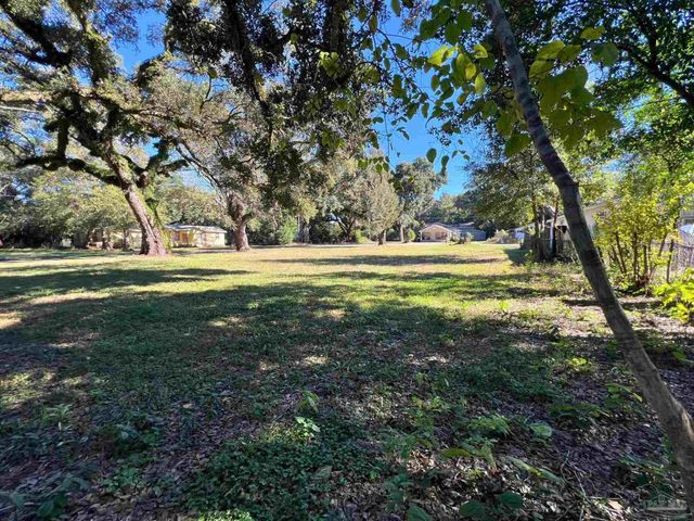 5 Simon Ct, Pensacola, FL 32505