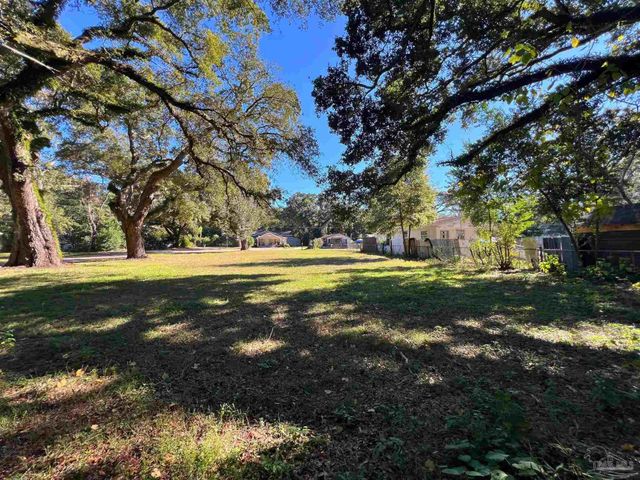 5 Simon Ct, Pensacola, FL 32505