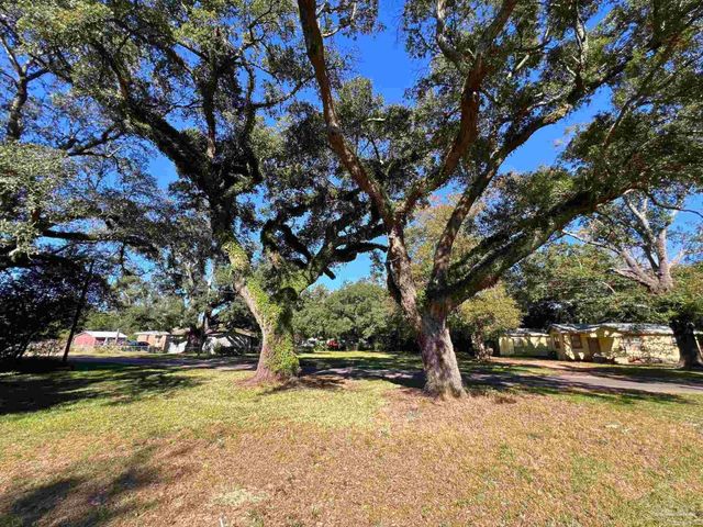 5 Simon Ct, Pensacola, FL 32505