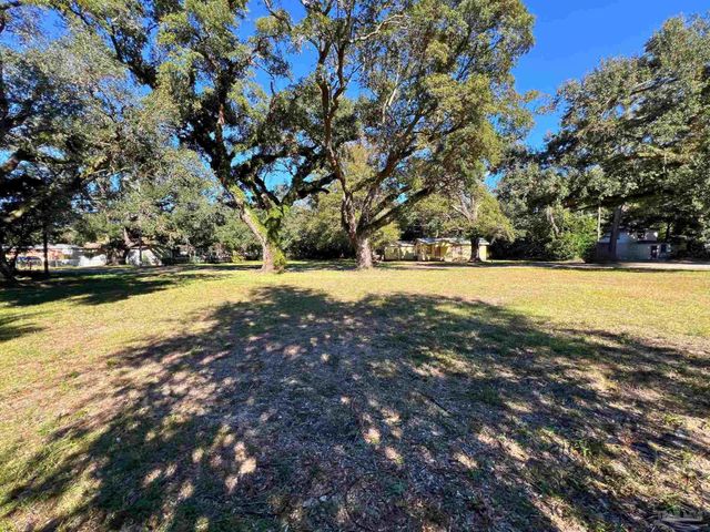 5 Simon Ct, Pensacola, FL 32505