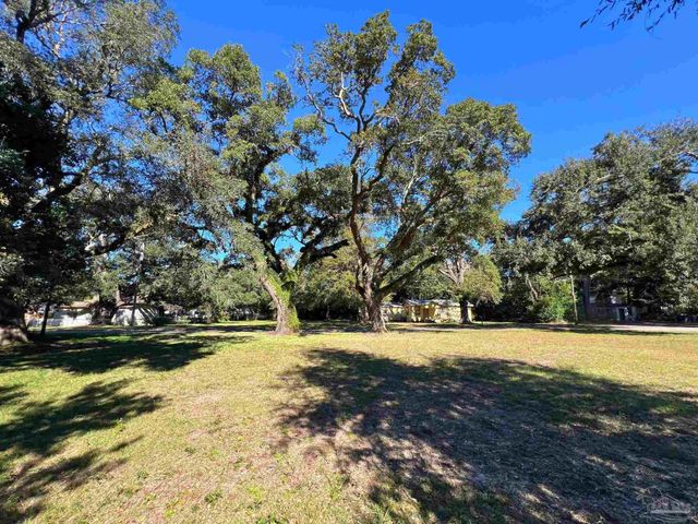 5 Simon Ct, Pensacola, FL 32505