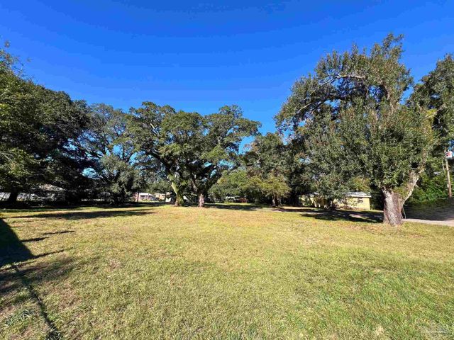 5 Simon Ct, Pensacola, FL 32505