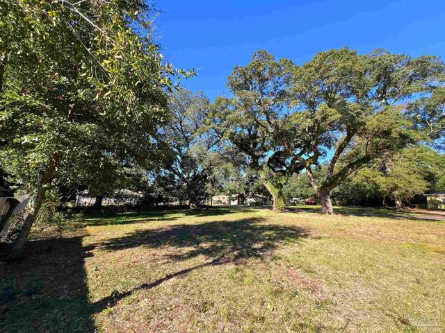 5 Simon Ct, Pensacola, FL 32505