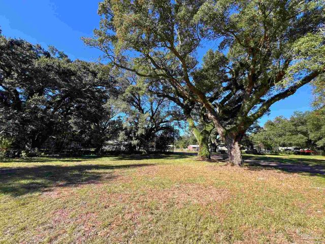 5 Simon Ct, Pensacola, FL 32505