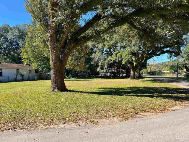5 Simon Ct, Pensacola, FL 32505