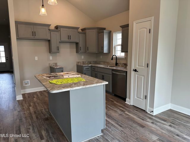 343 Country Garden Drive, Southaven, MS 38671