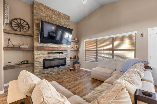 2512 Mesa Crotalo Road SE, Rio Rancho, NM 87124