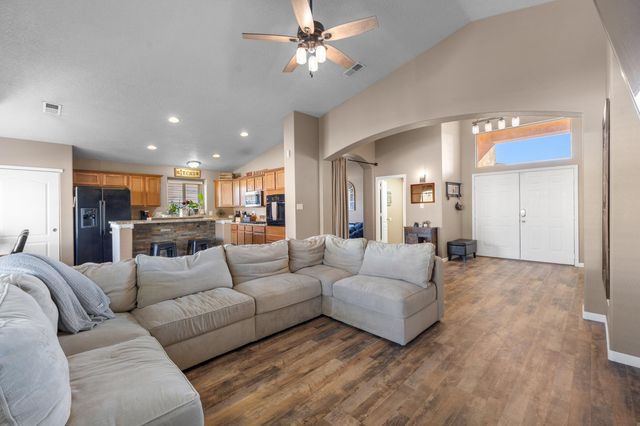 2512 Mesa Crotalo Road SE, Rio Rancho, NM 87124