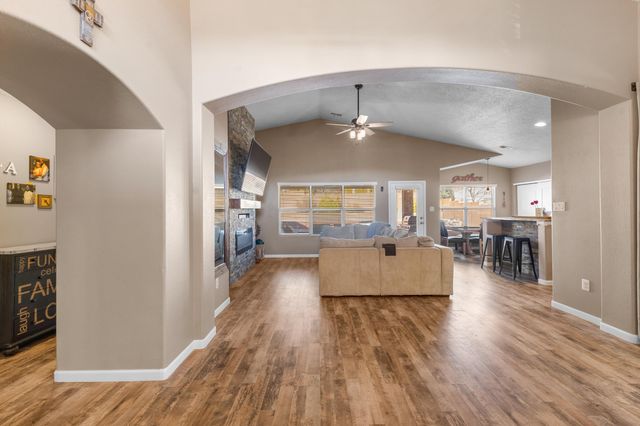 2512 Mesa Crotalo Road SE, Rio Rancho, NM 87124