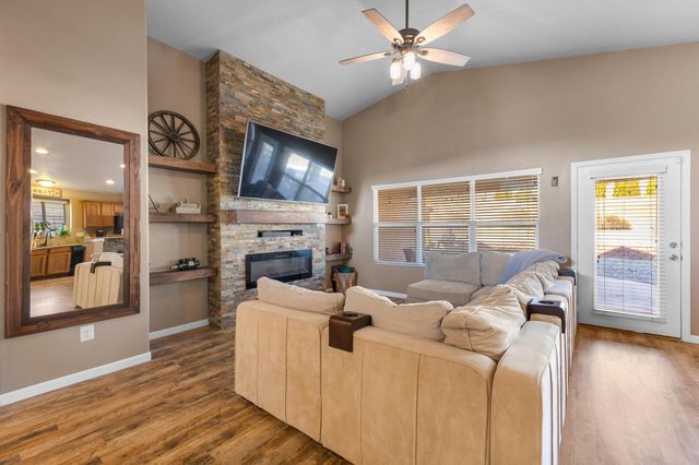 2512 Mesa Crotalo Road SE, Rio Rancho, NM 87124