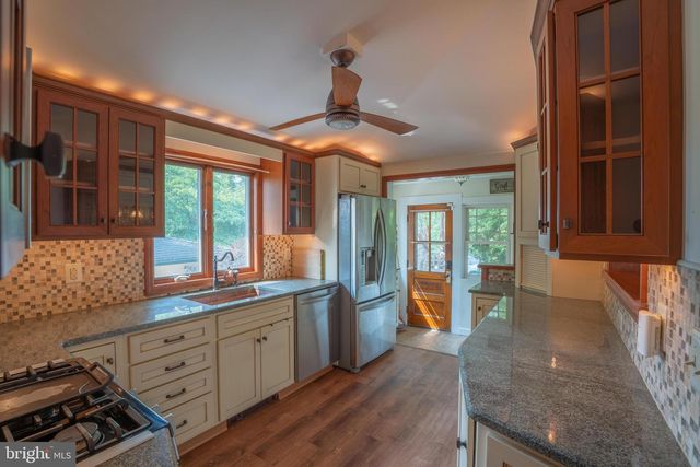 26 OSBORNE AVE, Morrisville, PA 19067