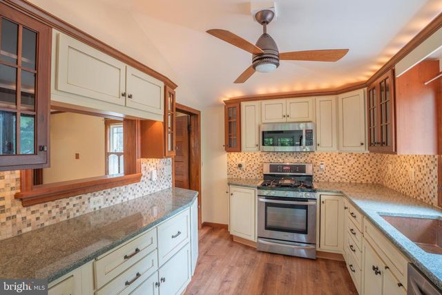26 OSBORNE AVE, Morrisville, PA 19067