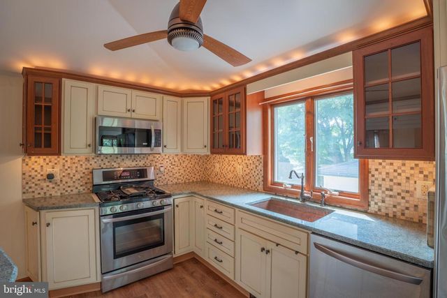 26 OSBORNE AVE, Morrisville, PA 19067