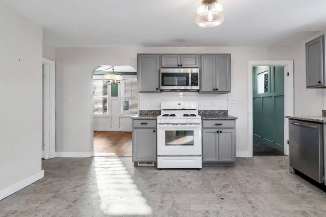 17 Pond St, Beverly, MA 01915