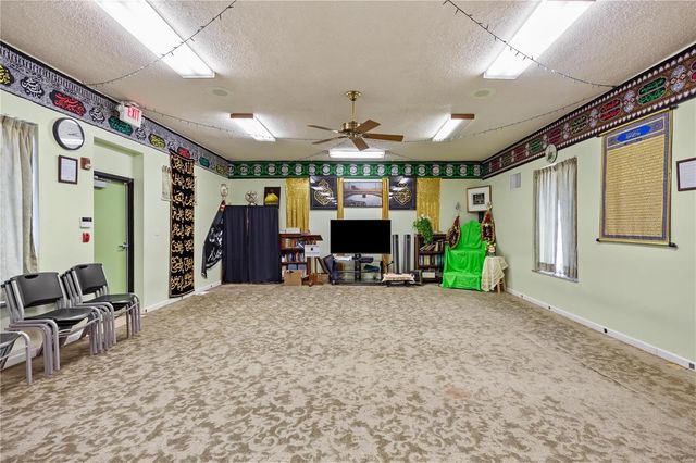 7011 Howdershell Road, Hazelwood, MO 63042