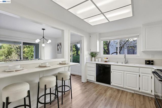 1809 N Forest Hill Pl, Danville, CA 94526