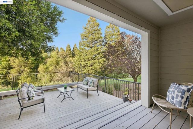 1809 N Forest Hill Pl, Danville, CA 94526