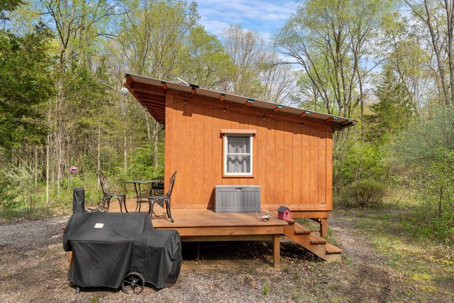 8329 Oakville Waltz Road, Belleville, MI 48111