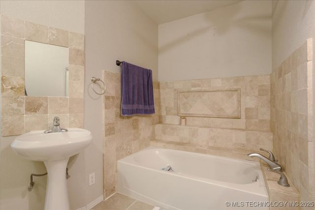 1216 11th Avenue NW, Ardmore, OK 73401