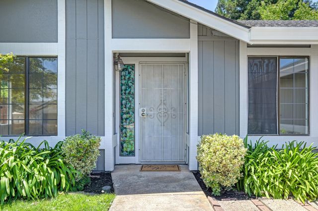 103 Ponderosa Ct, Folsom, CA 95630