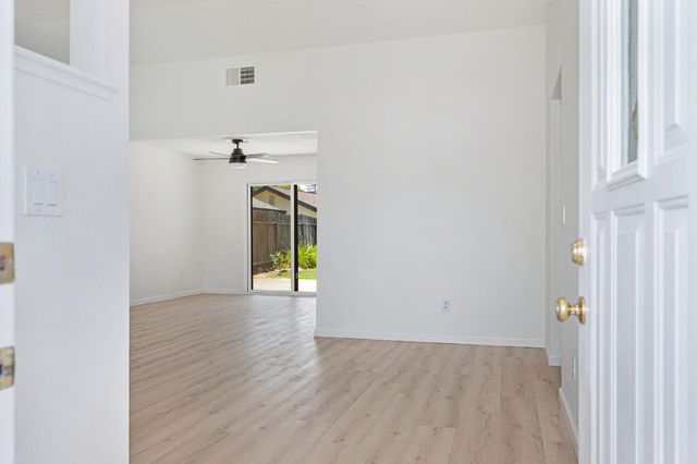 103 Ponderosa Ct, Folsom, CA 95630