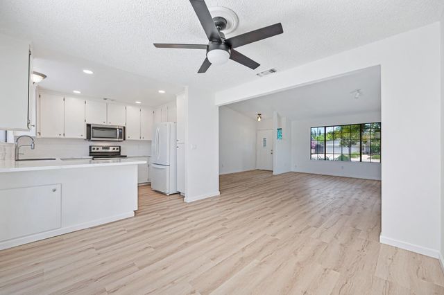 103 Ponderosa Ct, Folsom, CA 95630